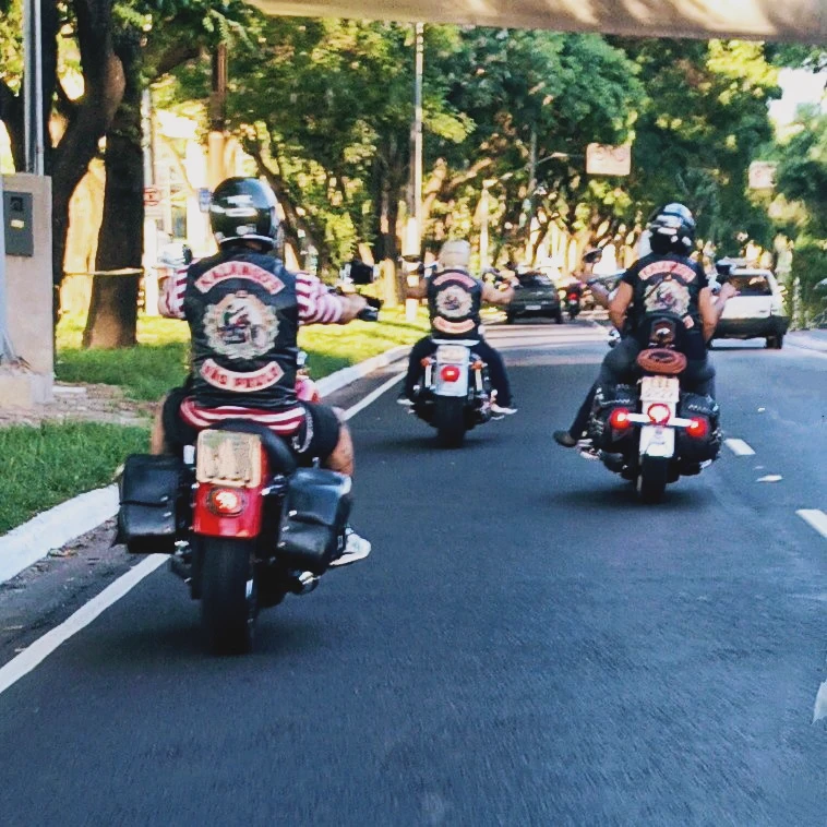 Integrantes do Kalango's Moto Clube em uma rodada